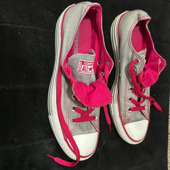 Grey with pink converse - Picture 1 of 4